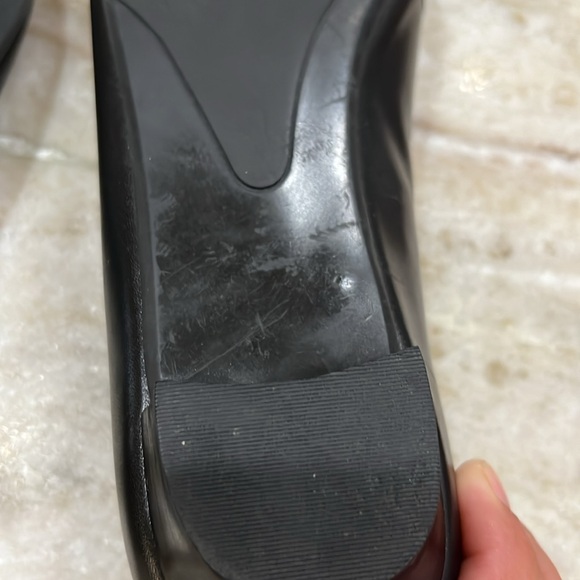 Talbots Leather Flats.  Black with patent leather accent.  Size 9 - Picture 8 of 11